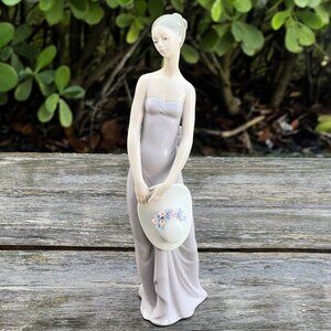 Lladro #5598 "BridesMaid" Figurine, 8.5" tall, original box, 1988 Wedding Gift